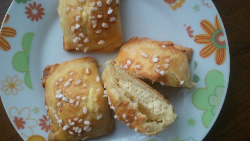 Poduchy drożdżowe z serem