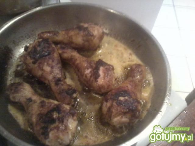 Podudzia w delikatnym sosie ze słodkiej  Podudzia w delikatnym sosie ze słodkiej