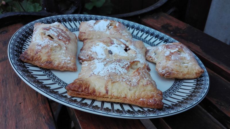 Poduszeczki francuskie z jabłkami, i budyniem