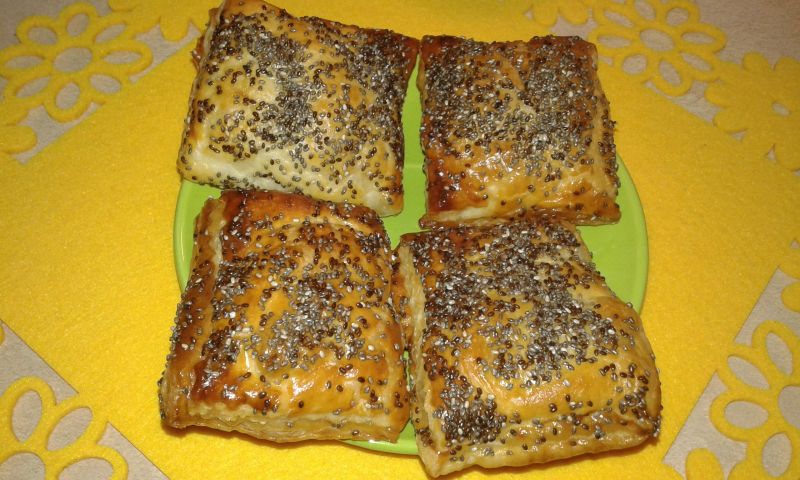 Poduszeczki francuskie z jabłkiem i marmoladą Poduszeczki francuskie z jabłkiem i marmoladą