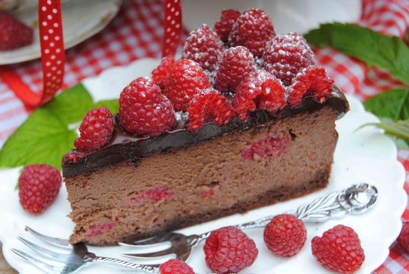 Podwójnie  czekoladowy sernik z malinami Podwójnie  czekoladowy sernik z malinami