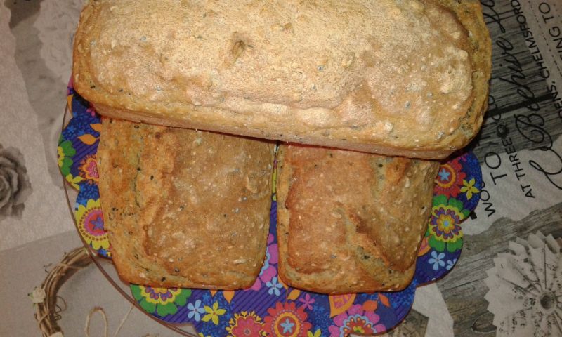 Podwójnie orkiszowy i potrójnie sezamowy chlebek