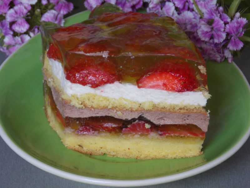 Podwójnie truskawkowe ciasto z galaretką