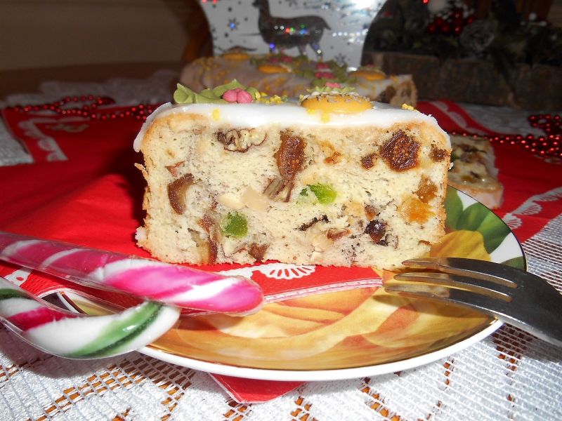 Pokoleniowy biały cwibak z bakaliami Pokoleniowy biały cwibak z bakaliami