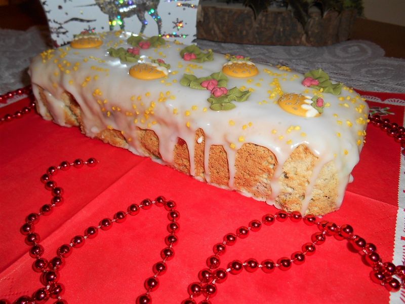 Pokoleniowy biały cwibak z bakaliami Pokoleniowy biały cwibak z bakaliami