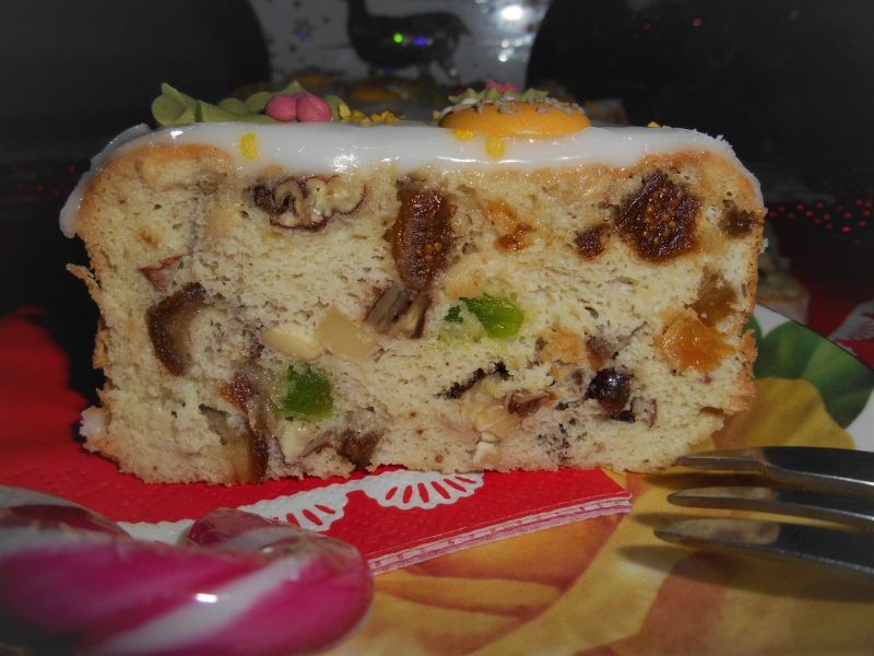 Pokoleniowy biały cwibak z bakaliami Pokoleniowy biały cwibak z bakaliami