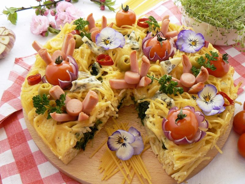 Pokrzywowy torcik pod bratkami 