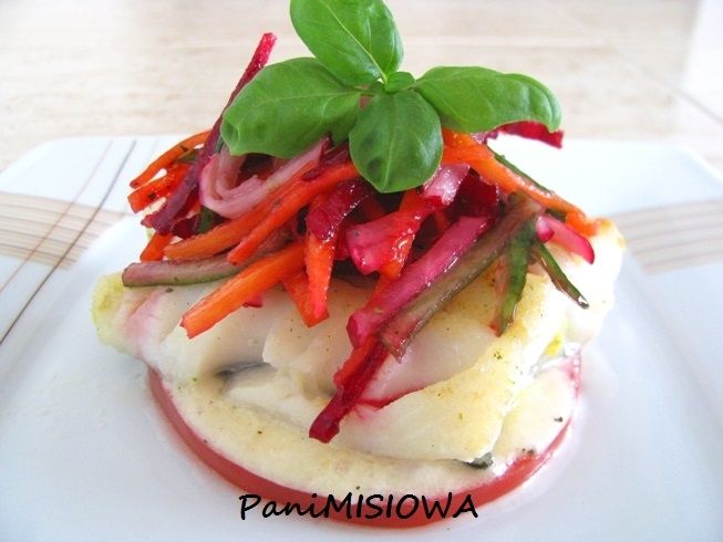 Polędwica dorszowa z warzywnymi paskami Polędwica dorszowa z warzywnymi paskami