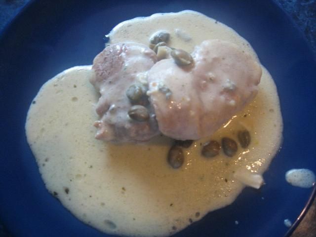 Polędwica w sosie kaparowo-serowym....)) Polędwica w sosie kaparowo-serowym....))