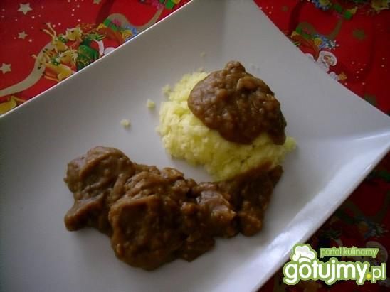 Polędwica w sosie orzeszkowym Polędwica w sosie orzeszkowym