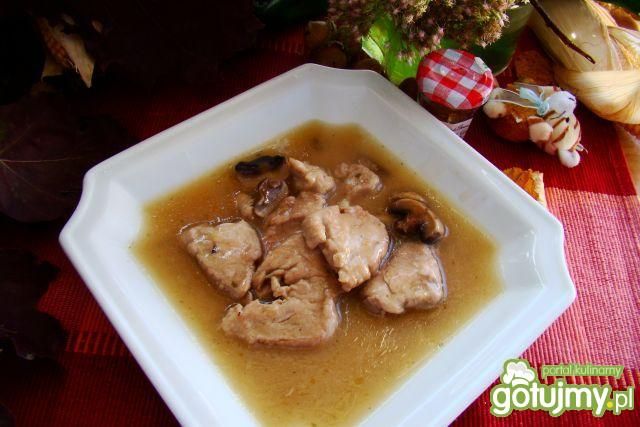 Polędwica w sosiem maślano-pieczarkowym