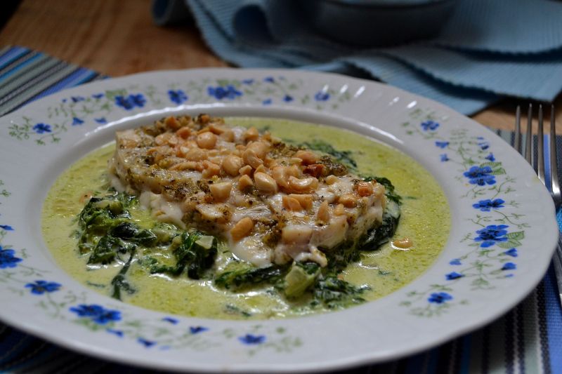 Polędwica z dorsza na szpinaku w sosie Polędwica z dorsza na szpinaku w sosie