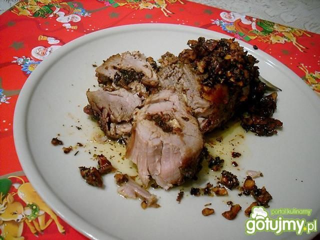Polędwica z suszoną śliwką i orzechami