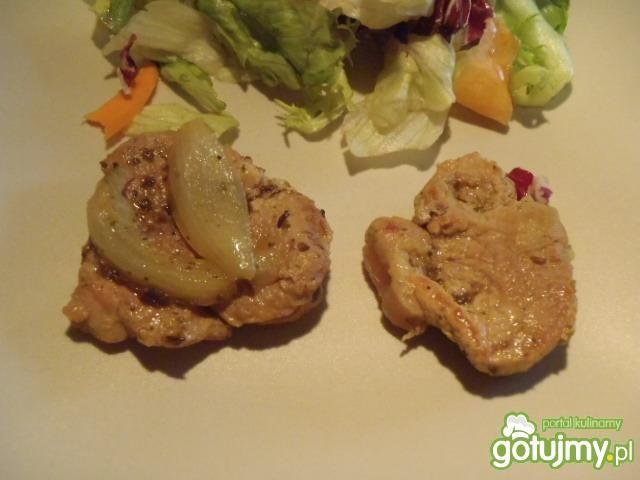 Polędwiczka duszona z cebula