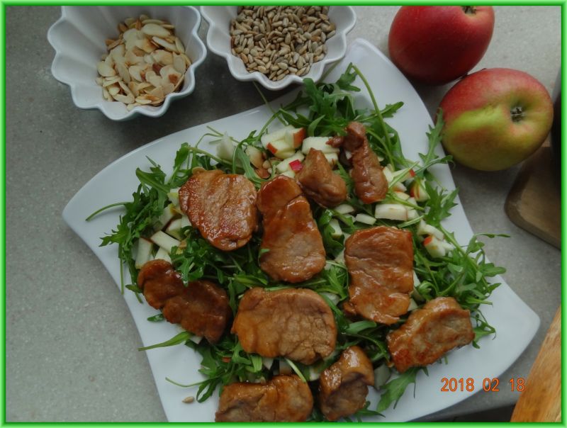 Polędwiczka miodowo-musztardowa na rukoli  Polędwiczka miodowo-musztardowa na rukoli