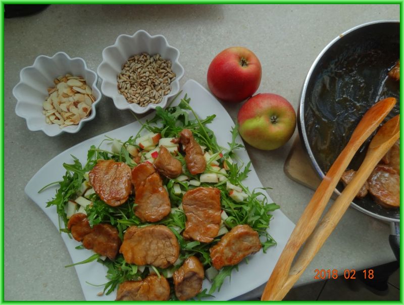 Polędwiczka miodowo-musztardowa na rukoli  Polędwiczka miodowo-musztardowa na rukoli