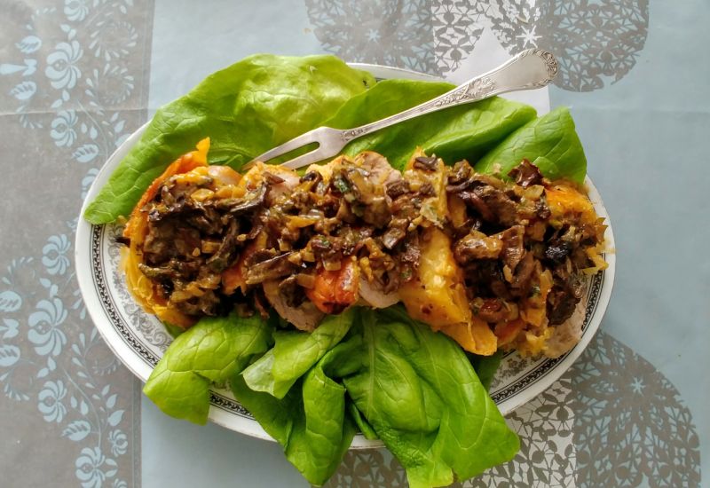 Polędwiczka w cieście francuskim, z grzybami