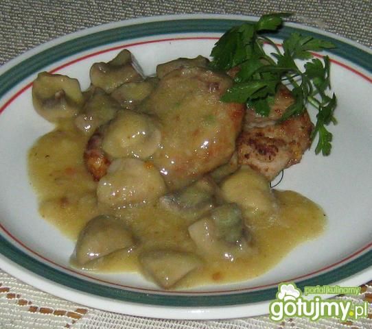 Polędwiczka w pieczarkowym sosie Polędwiczka w pieczarkowym sosie