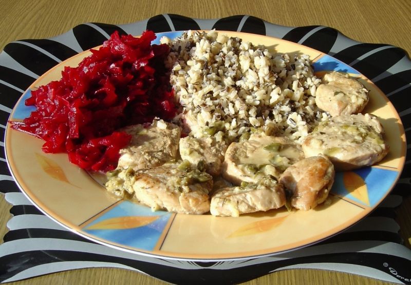 Polędwiczka w sosie cytrynowo - winnym z kaparami