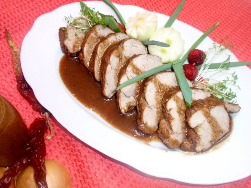 Polędwiczka w sosie malinowym Polędwiczka w sosie malinowym