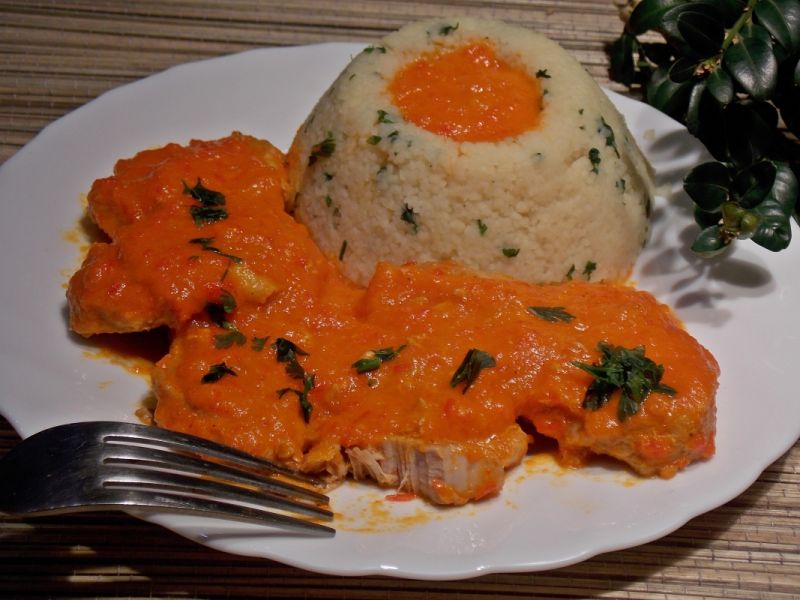 Polędwiczka w sosie paprykowym z kuskusem