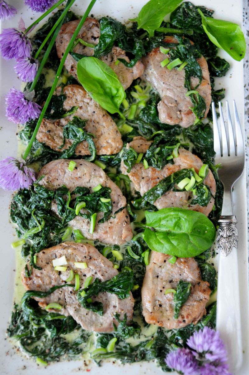 Polędwiczka w sosie szpinakowo- śmietanowym Polędwiczka w sosie szpinakowo- śmietanowym