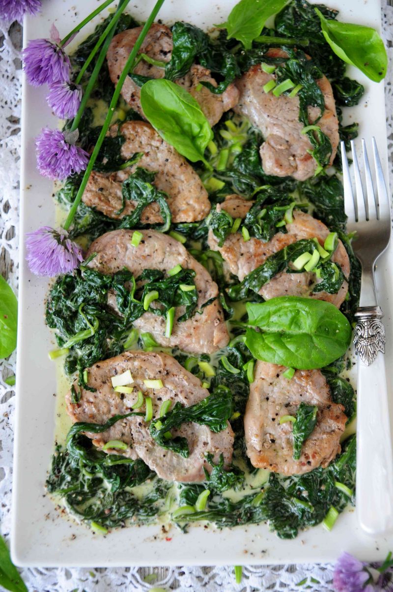 Polędwiczka w sosie szpinakowo- śmietanowym Polędwiczka w sosie szpinakowo- śmietanowym