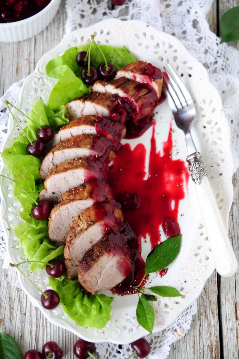 Polędwiczka w sosie wiśniowym  Polędwiczka w sosie wiśniowym