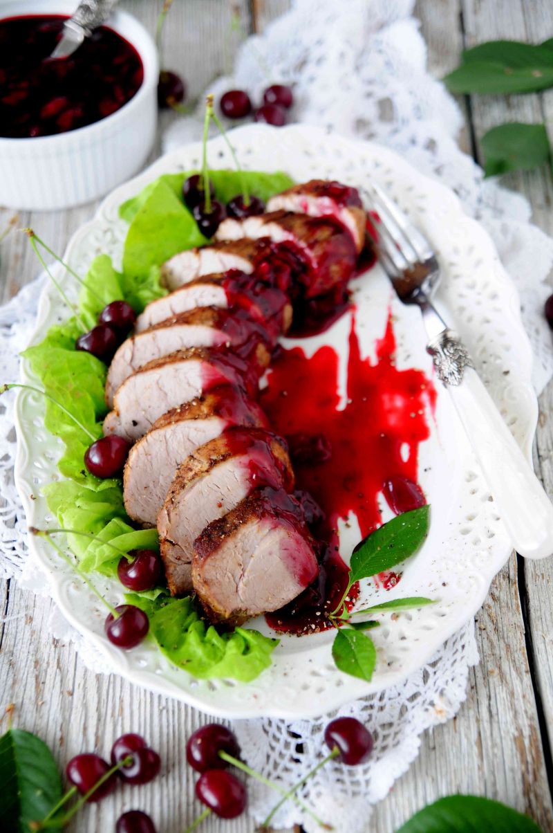 Polędwiczka w sosie wiśniowym  Polędwiczka w sosie wiśniowym