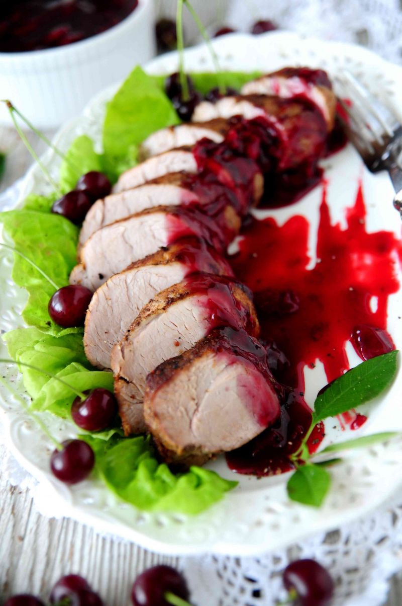 Polędwiczka w sosie wiśniowym  Polędwiczka w sosie wiśniowym