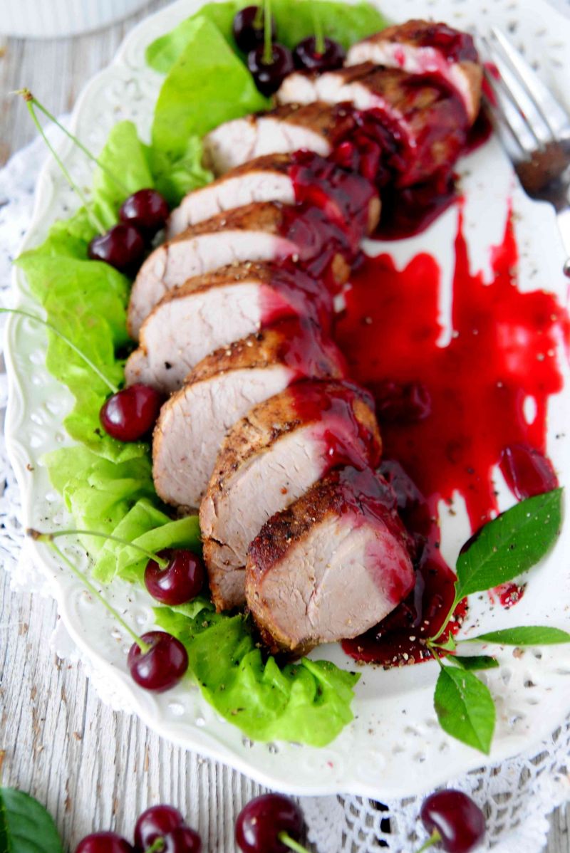 Polędwiczka w sosie wiśniowym  Polędwiczka w sosie wiśniowym