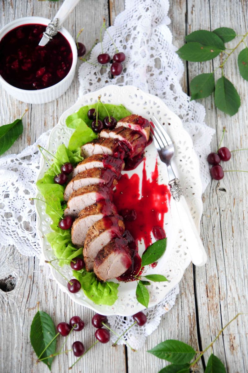 Polędwiczka w sosie wiśniowym  Polędwiczka w sosie wiśniowym