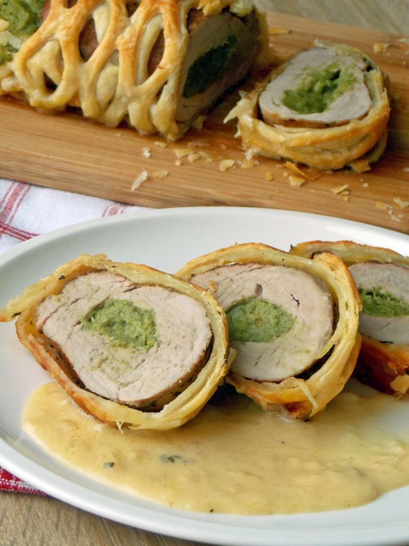 Polędwiczka wieprzowa z bobem w cieście francuskim