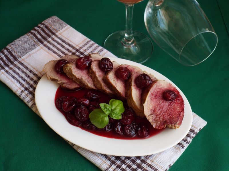 Polędwiczka wieprzowa z wiśniami  