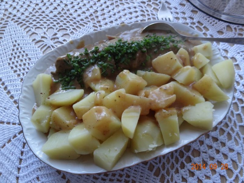 Polędwiczka z czosnkowym sosem i ziemniaczkami