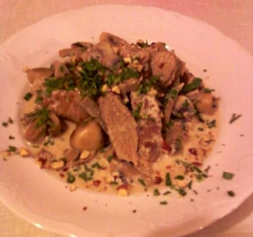 polędwiczka z grzybami i orzechami