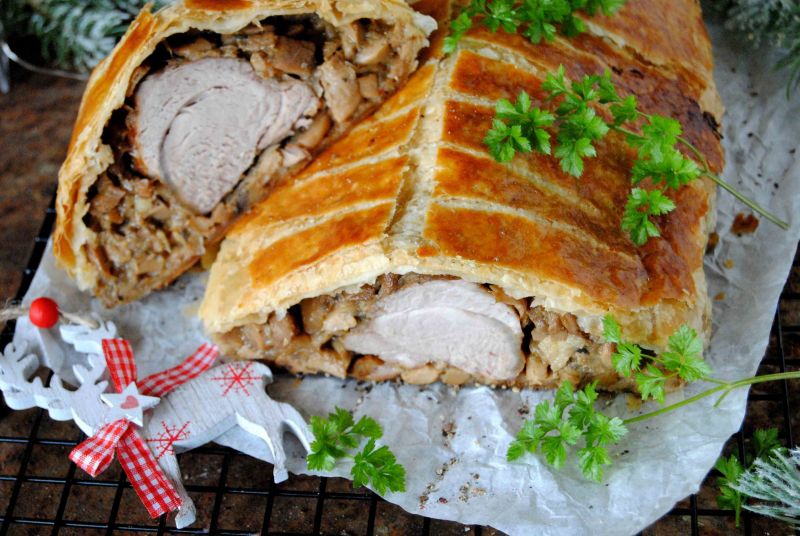 Polędwiczka z  grzybami w cieście francuskim