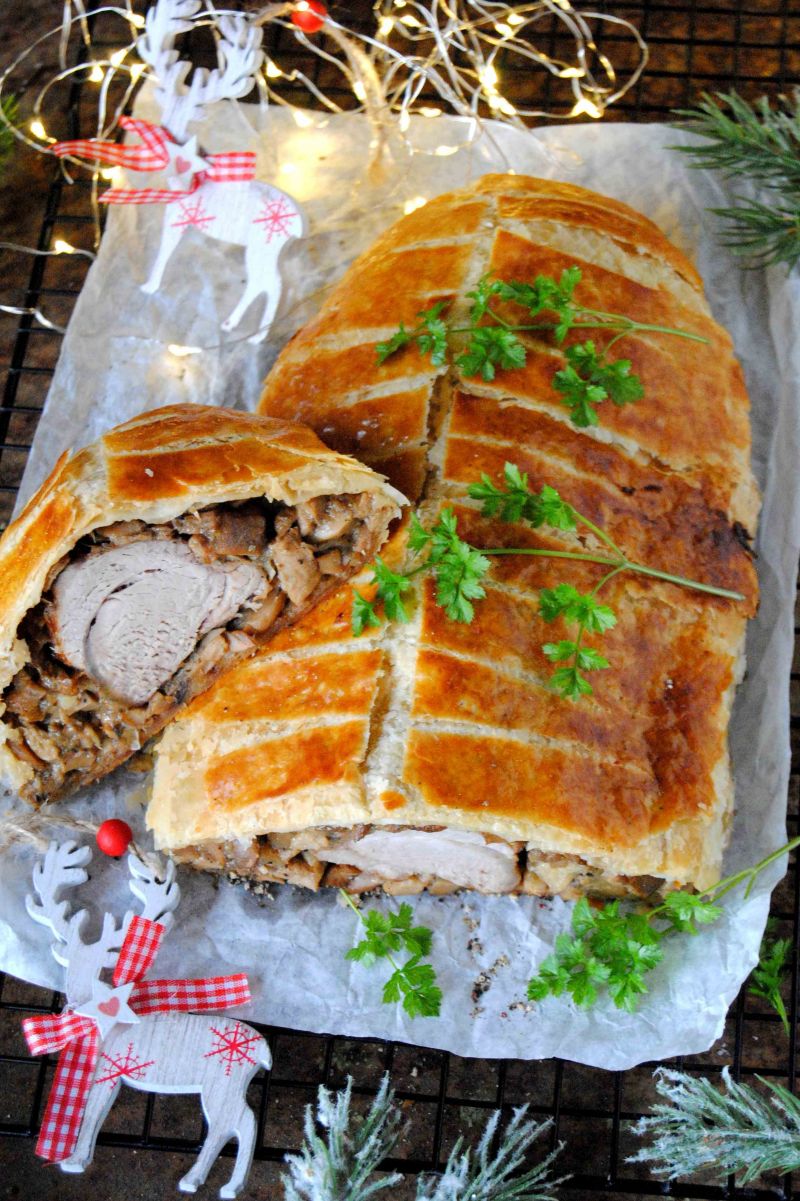 Polędwiczka z  grzybami w cieście francuskim