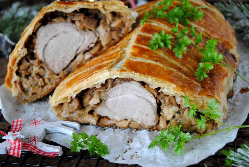 Polędwiczka z  grzybami w cieście francuskim