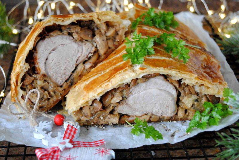 Polędwiczka z  grzybami w cieście francuskim