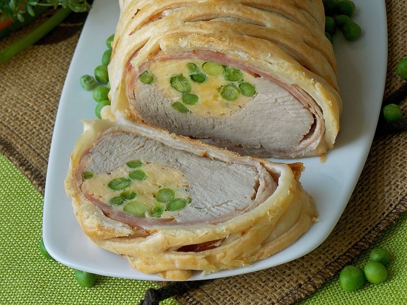 Polędwiczka z jajkami i groszkiem zielonym Polędwiczka z jajkami i groszkiem zielonym