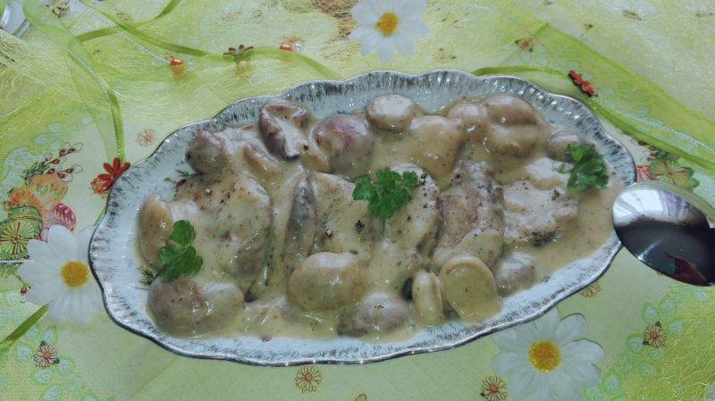 Polędwiczka z marynowanymi grzybami