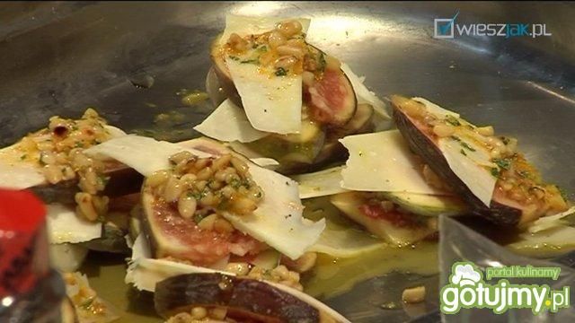 Polędwiczka z pistacjami, figami i serem