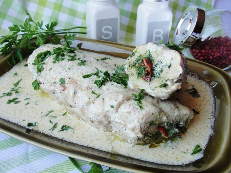 Polędwiczka z szpinakiem i suszonymi pomidorami Polędwiczka z szpinakiem i suszonymi pomidorami