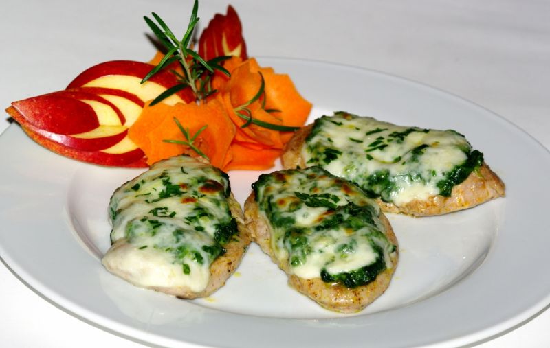 Polędwiczka ze szpinakiem i mozzarellą