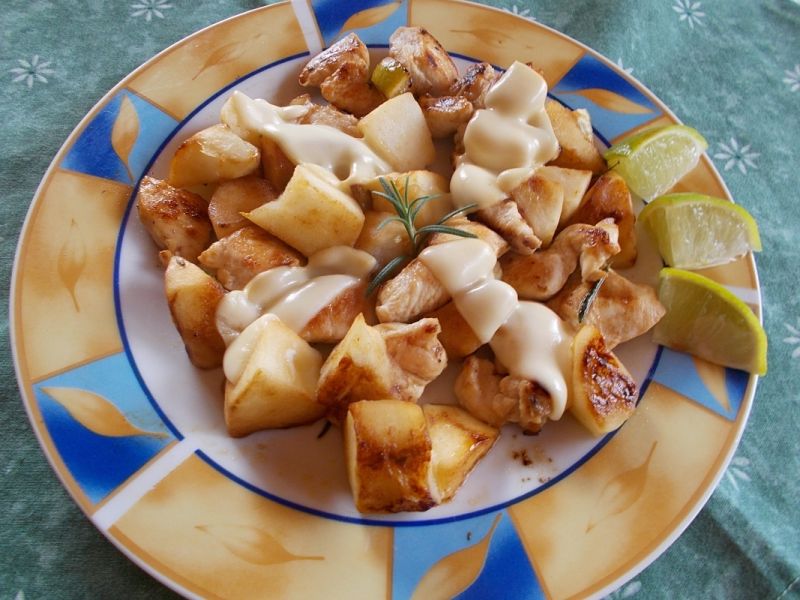 Polędwiczki drobiowe z jabłkiem.