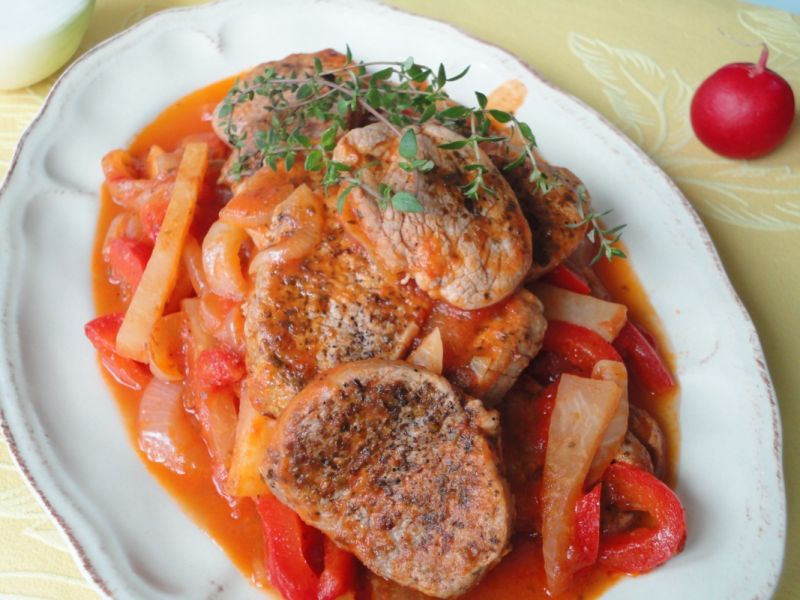 Polędwiczki duszone w papryce Polędwiczki duszone w papryce