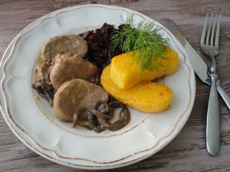 Polędwiczki grzybowe z polentą