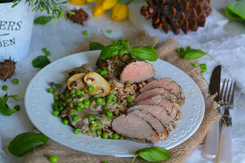 Polędwiczki prowansalskie z sosem pieczarkowym