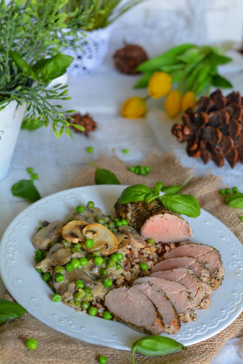 Polędwiczki prowansalskie z sosem pieczarkowym